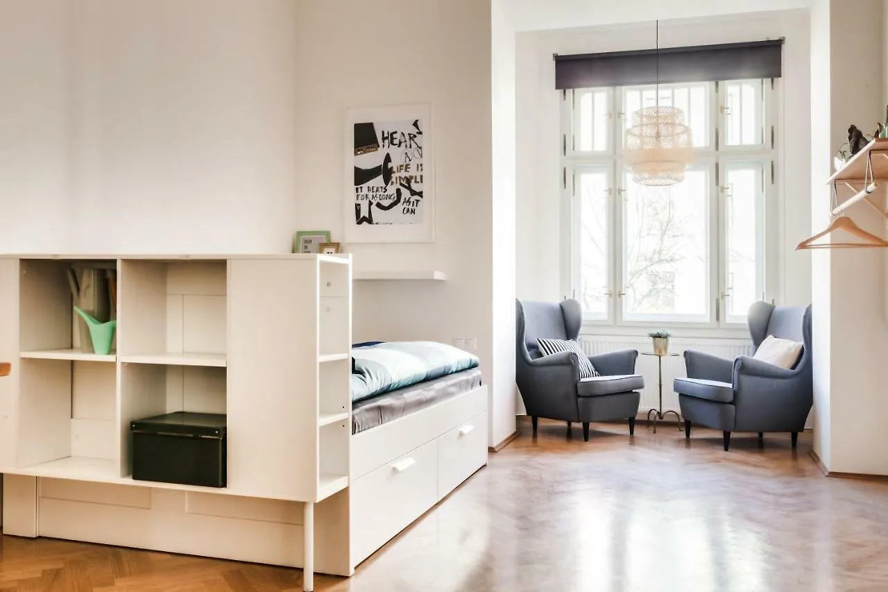 Trendy Local Apartment Praga